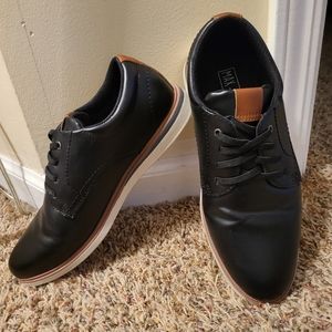 Max & Jake casual style dress shoes  mens 6M leather like bowling style
